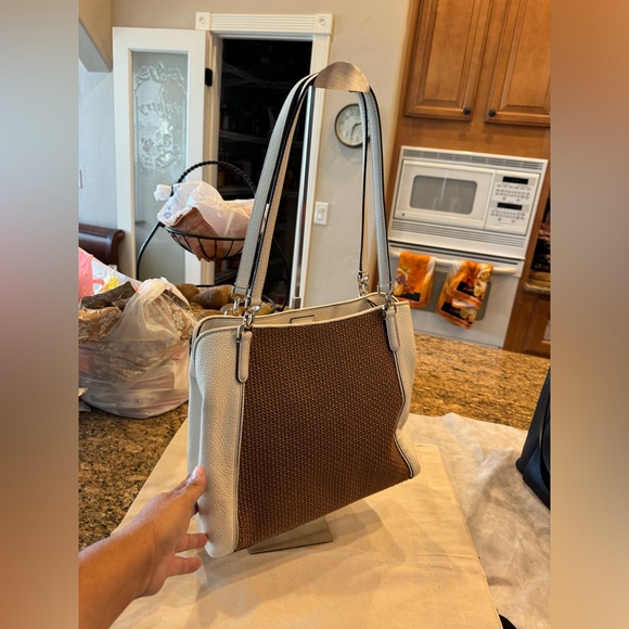 🇺🇸🇺🇸🇺🇸Kate Spade New York Jackson Straw Medium Triple Compartment  Shoulder - Picture 2 of 10